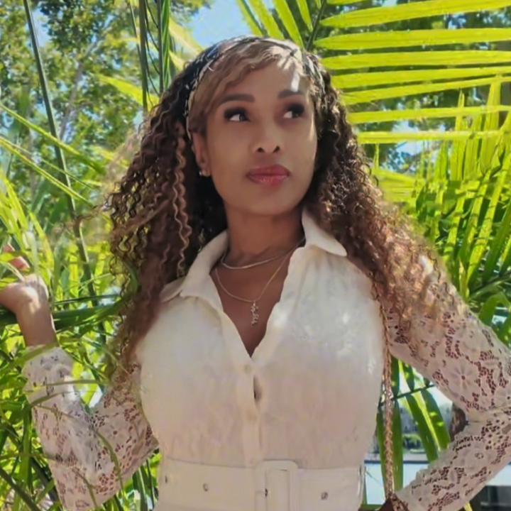 Social media influencer on Instagram, Facebook and TIkTok wearing and loving Written In Gold handwritten jewelry.  Real customer, real testimonial.  Five star review.